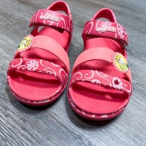 Ana crocs like new, minimal wear signs